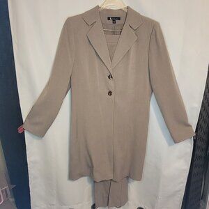 Larry Levine Suit, Women Size 14, Khaki